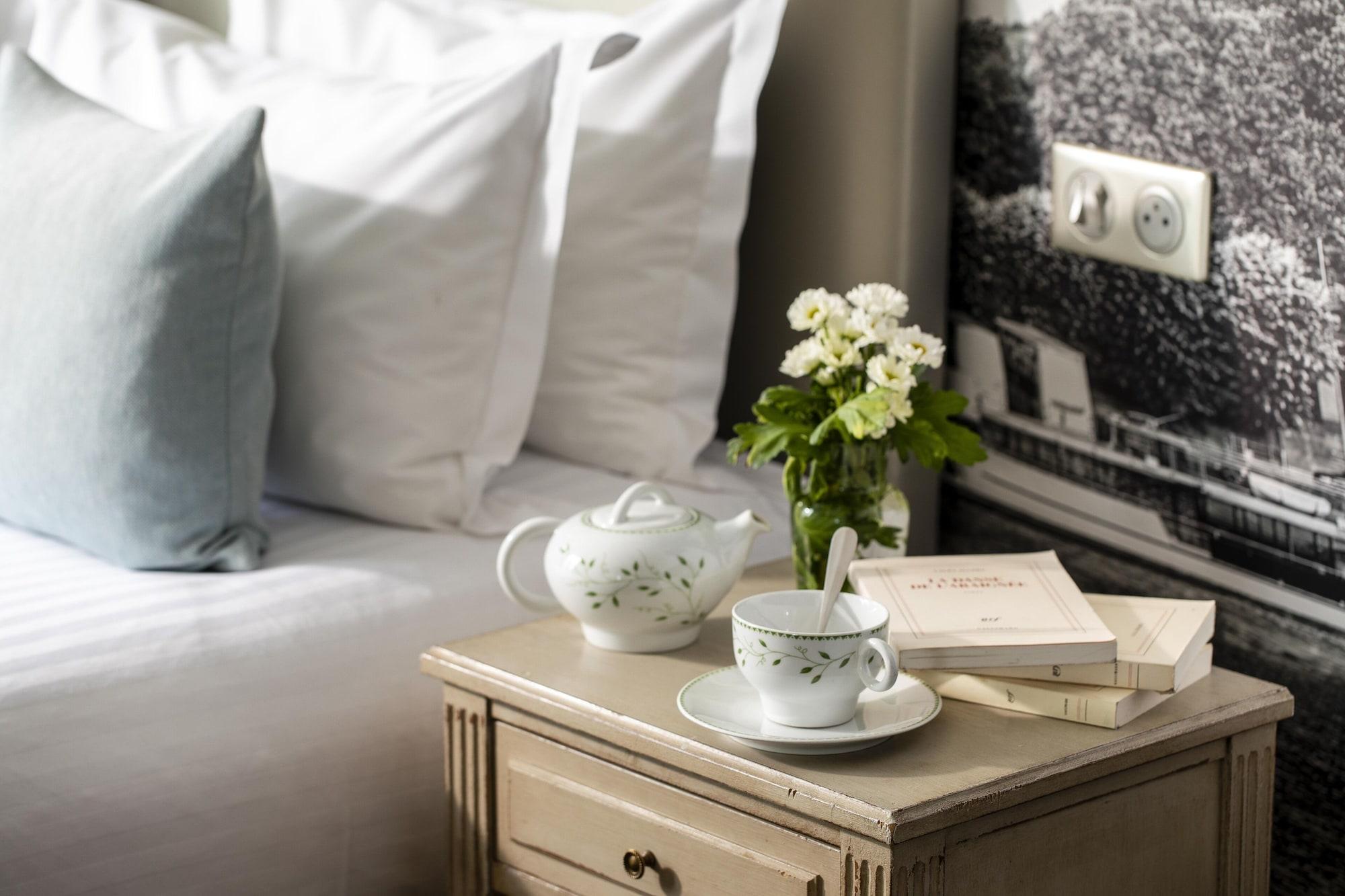 Hotel Plaza Elysees Париж Екстериор снимка