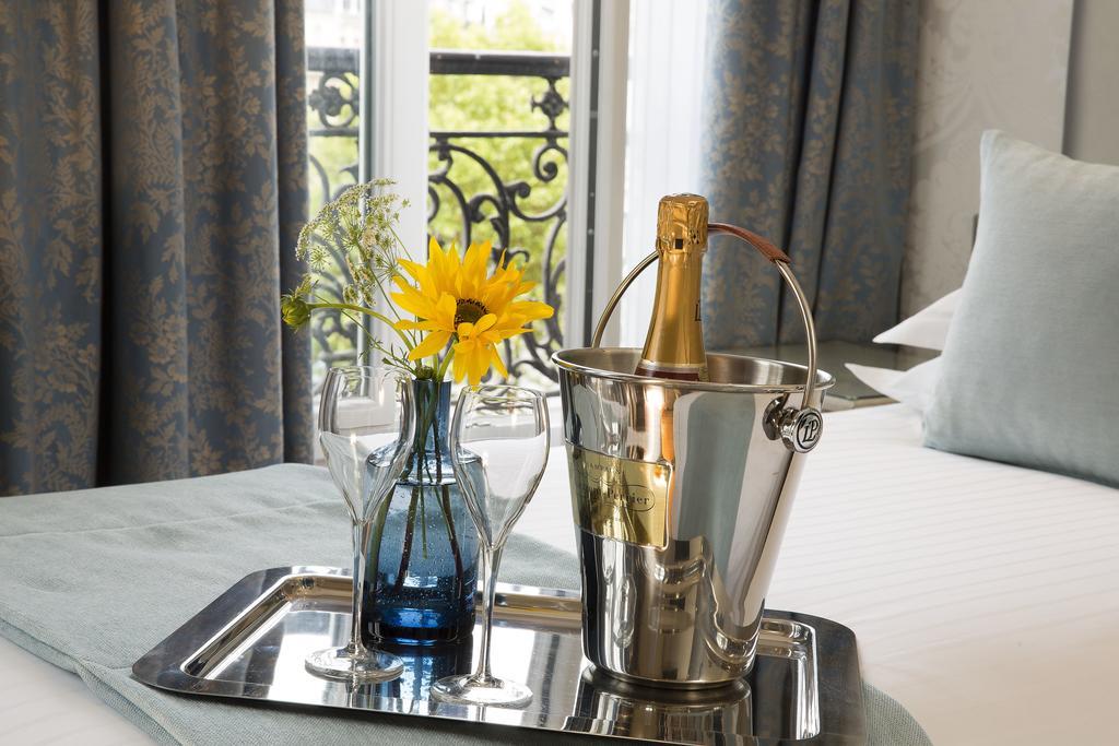 Hotel Plaza Elysees Париж Екстериор снимка